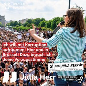 Julia Herr auf der Demo zum Rücktritt von Strache